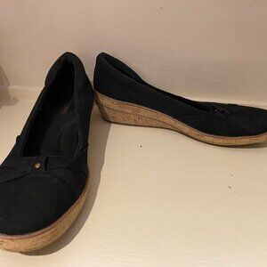 Grasshopper shoes for women in black size 6